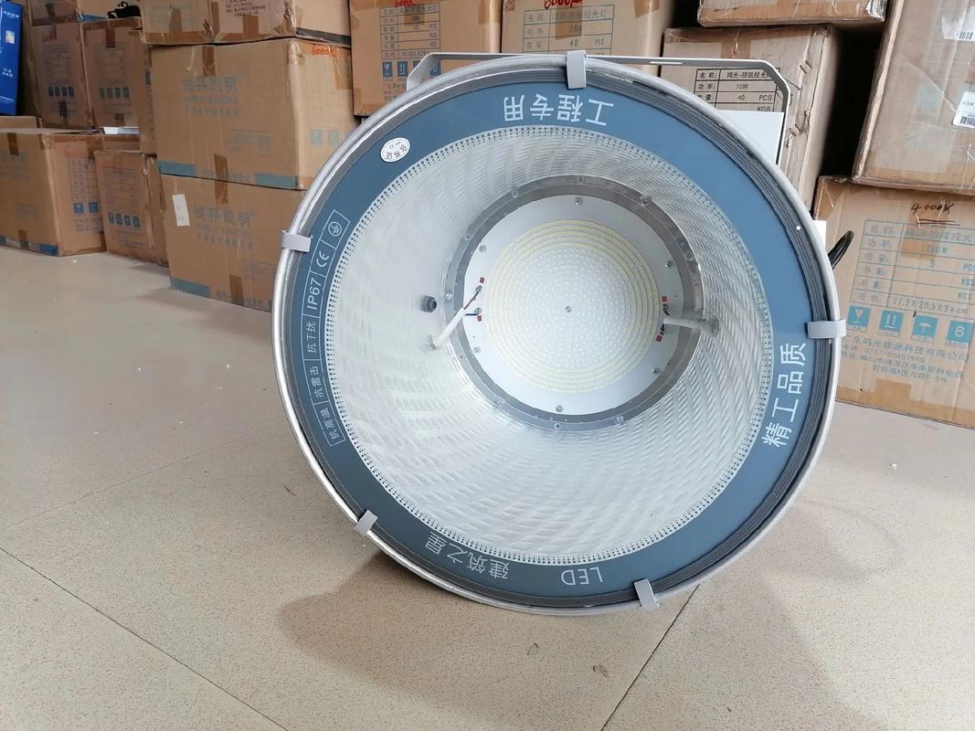 廣東鴻光照明南寧運(yùn)營(yíng)中心工程塔吊燈系列 專業(yè)批發(fā)，點(diǎn)亮建筑之光